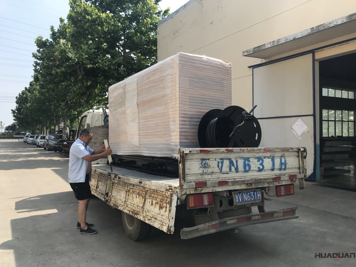 2018年7月7日一臺(tái)HQ50GF靜音箱柴油發(fā)電機(jī)組從華全成功發(fā)往山東省濟(jì)南市