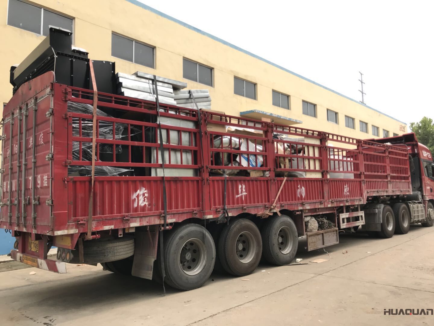 一臺120kw標(biāo)配柴油發(fā)電機(jī)組于8月15日發(fā)往江蘇