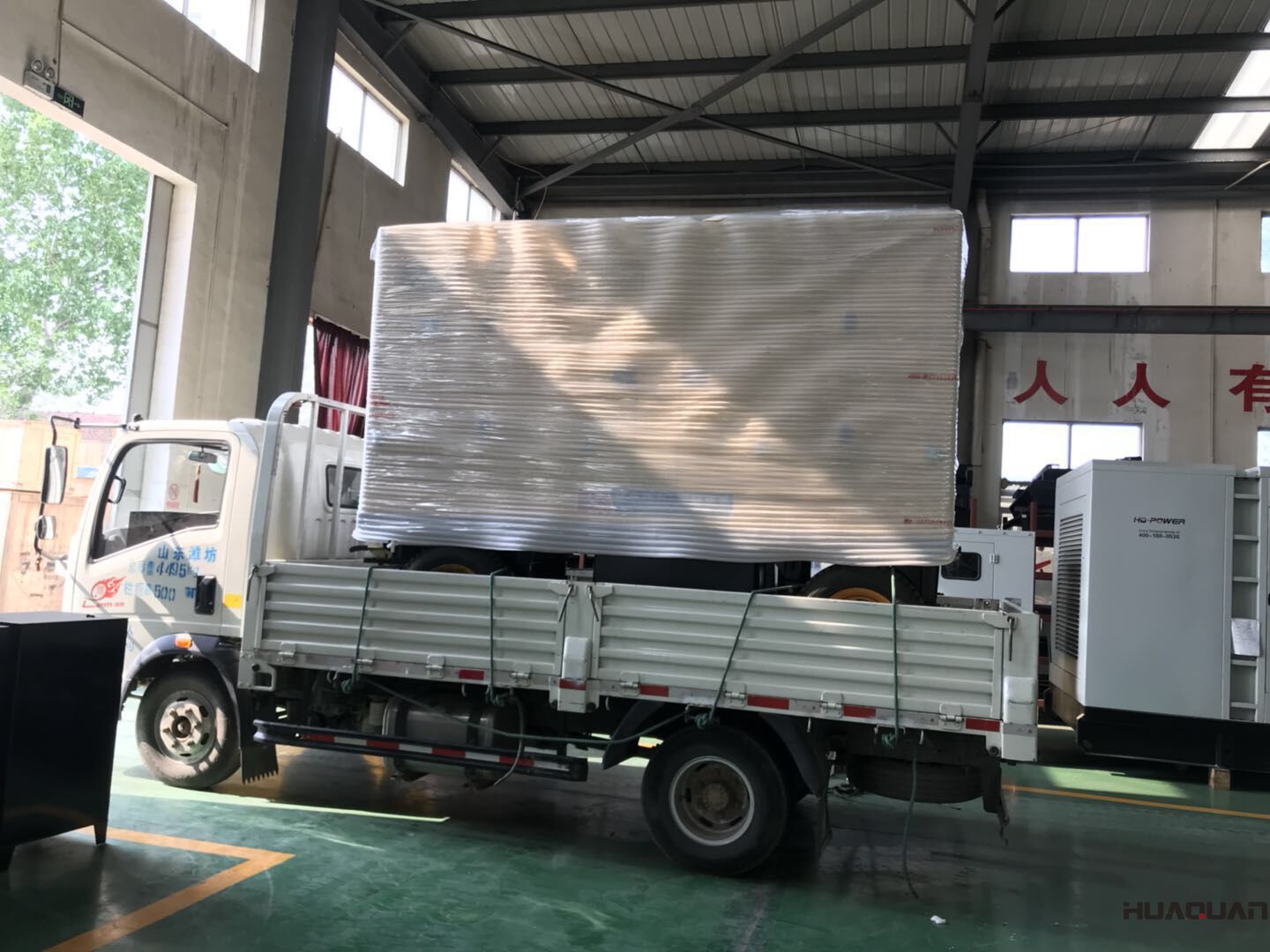 8月16日，一臺300kw靜音箱柴油發(fā)電機(jī)組從華全動力成功發(fā)往山東