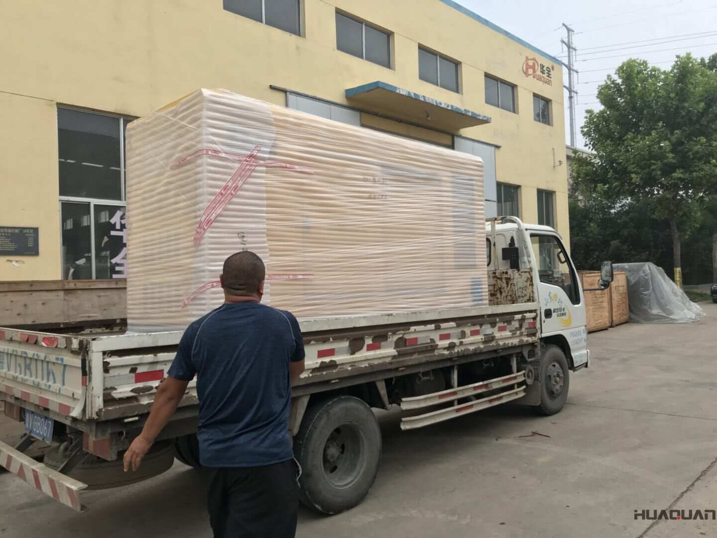 一臺50kw靜音箱型柴油發電機組于9月24日發往山東