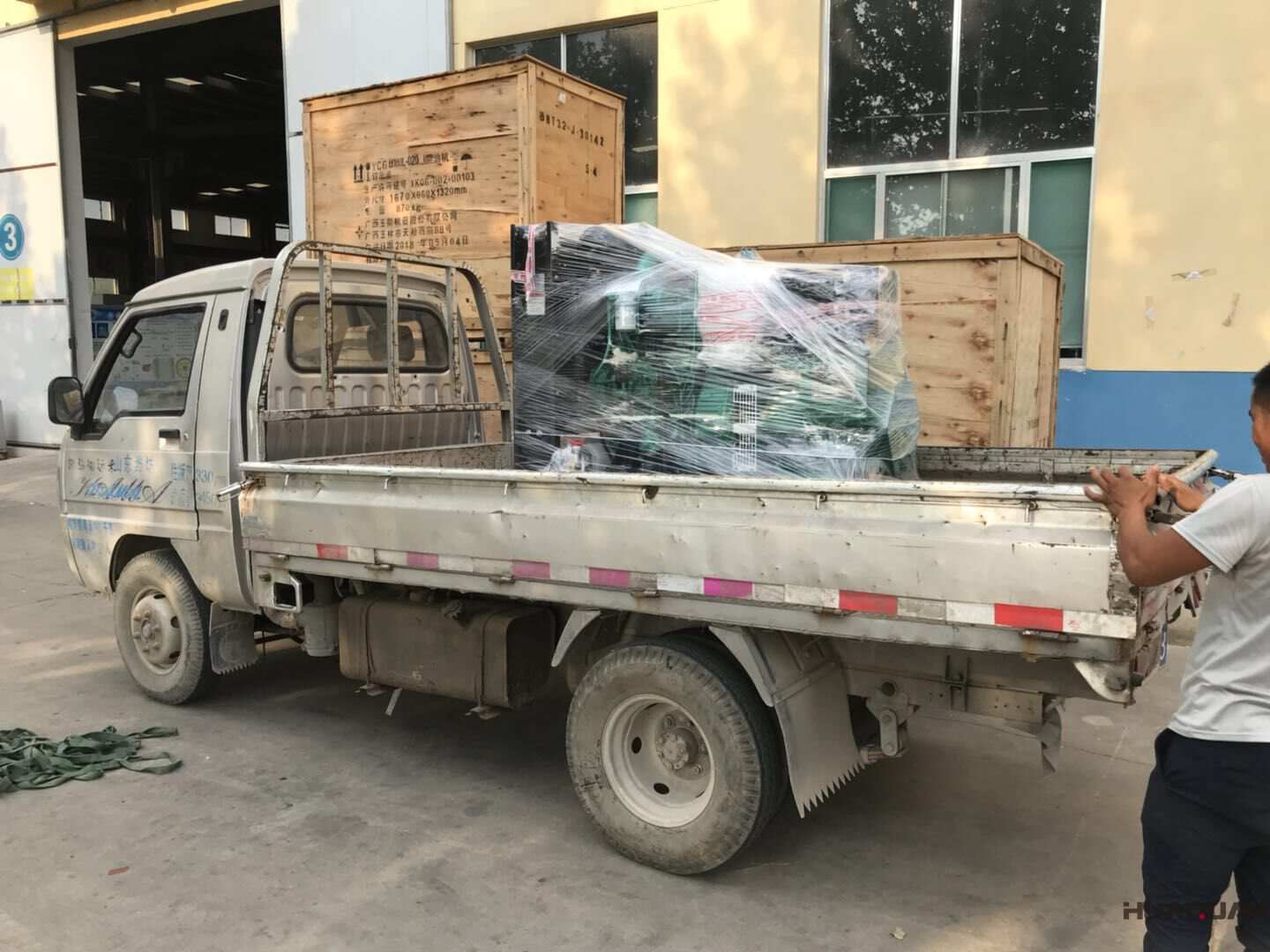 一臺30kw標配型柴油發電機組于9月27日發往河南