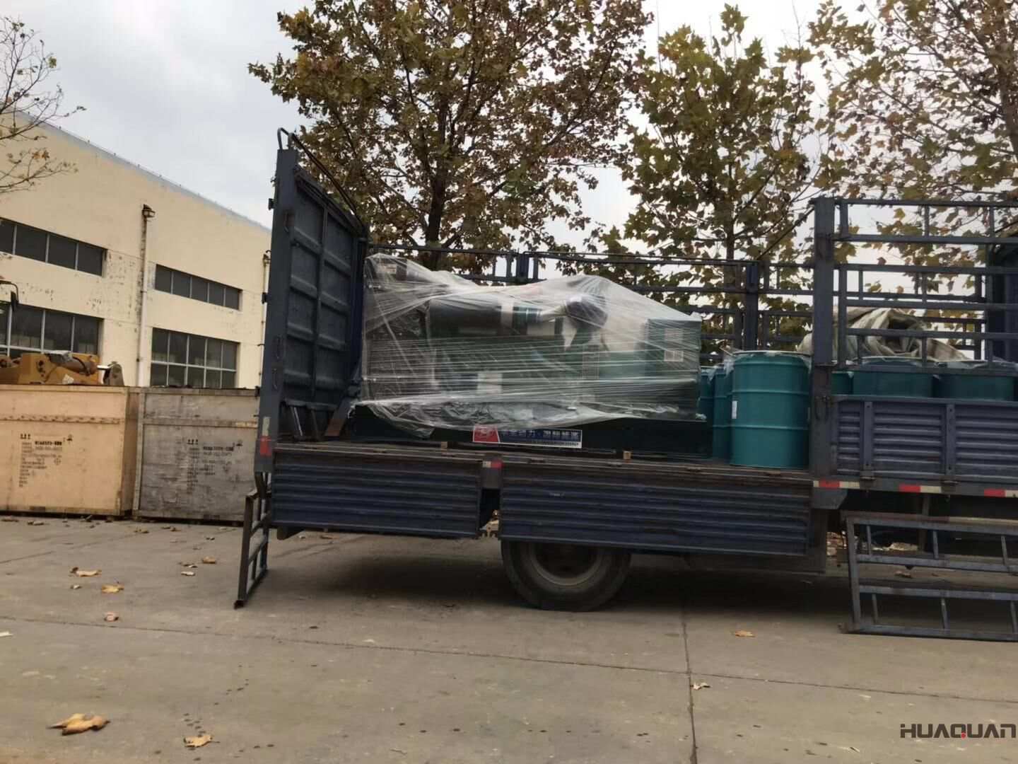 遼寧營口的姜先生于11月6日從華全動力采購了一臺200kw標(biāo)配柴油發(fā)電機組，如今已經(jīng)順利發(fā)往目的地