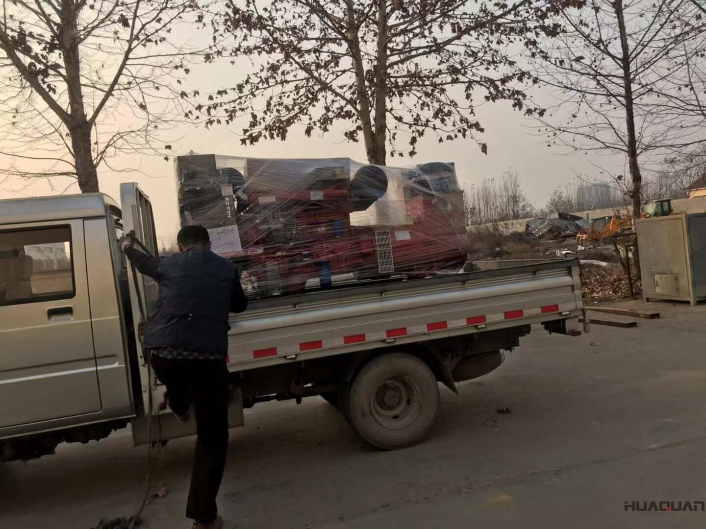 解先生在11月14日從華全動(dòng)力訂購(gòu)了一臺(tái)50kw標(biāo)配柴油發(fā)電機(jī)組，現(xiàn)在已經(jīng)成功發(fā)往山東省