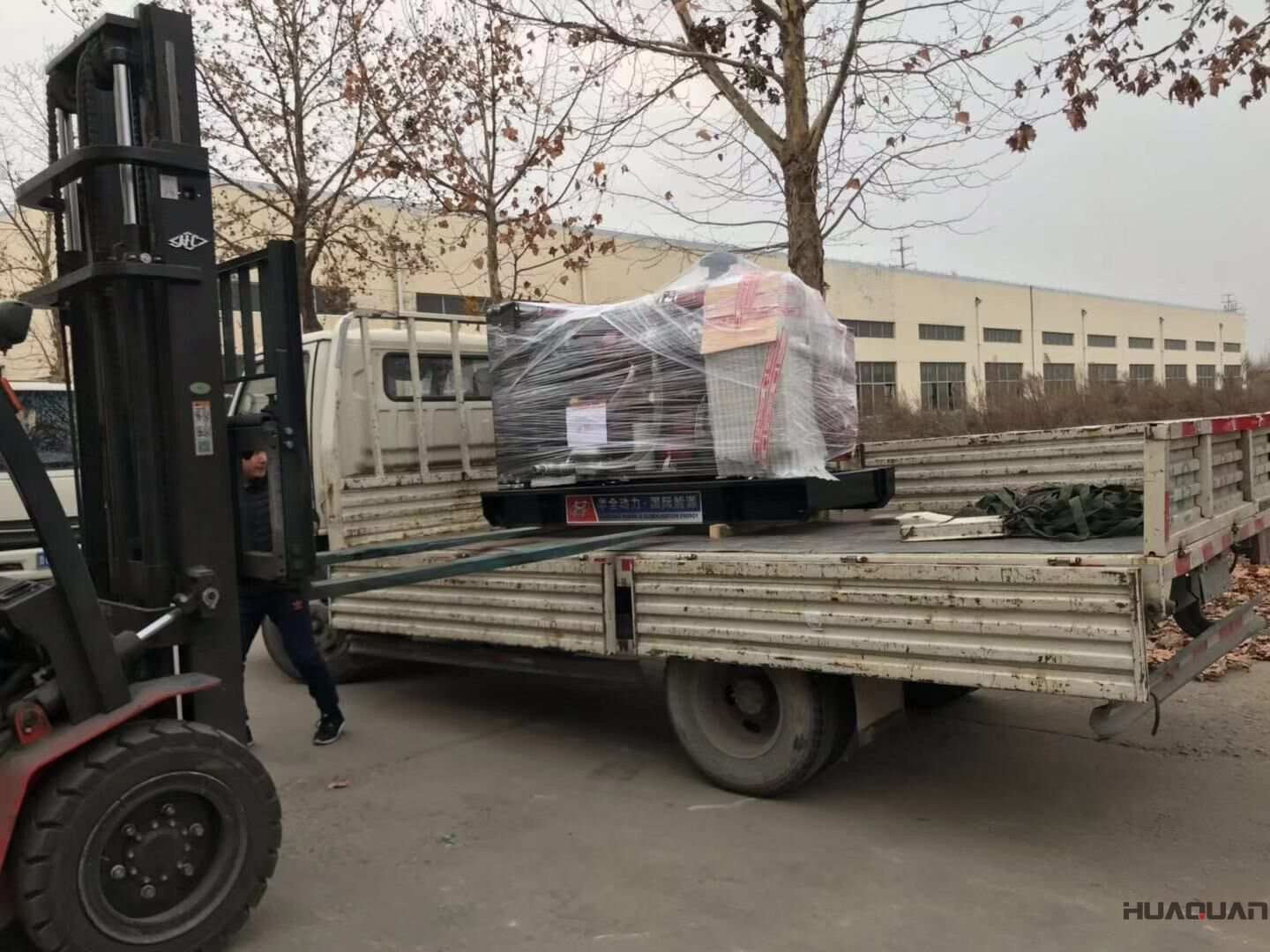 一臺50kw標(biāo)配沼氣發(fā)電機組于11月24日從華全動力順利發(fā)往遼寧省