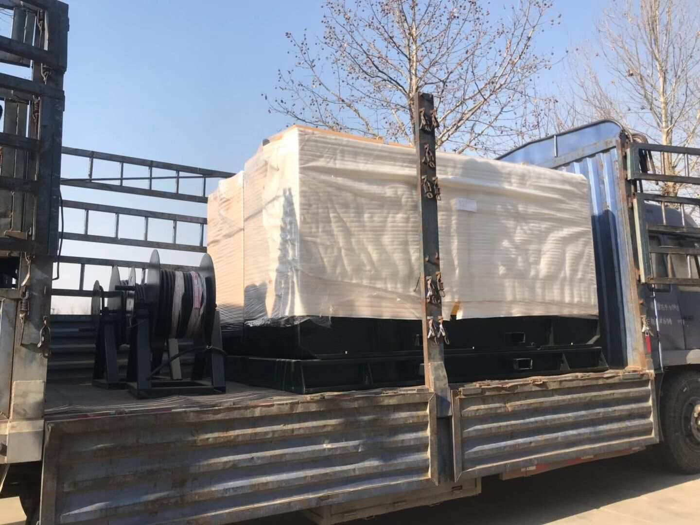 山東省汪先生從華全動(dòng)力采購(gòu)的100kw自動(dòng)化柴油發(fā)電機(jī)組于1月2日順利發(fā)往目的地