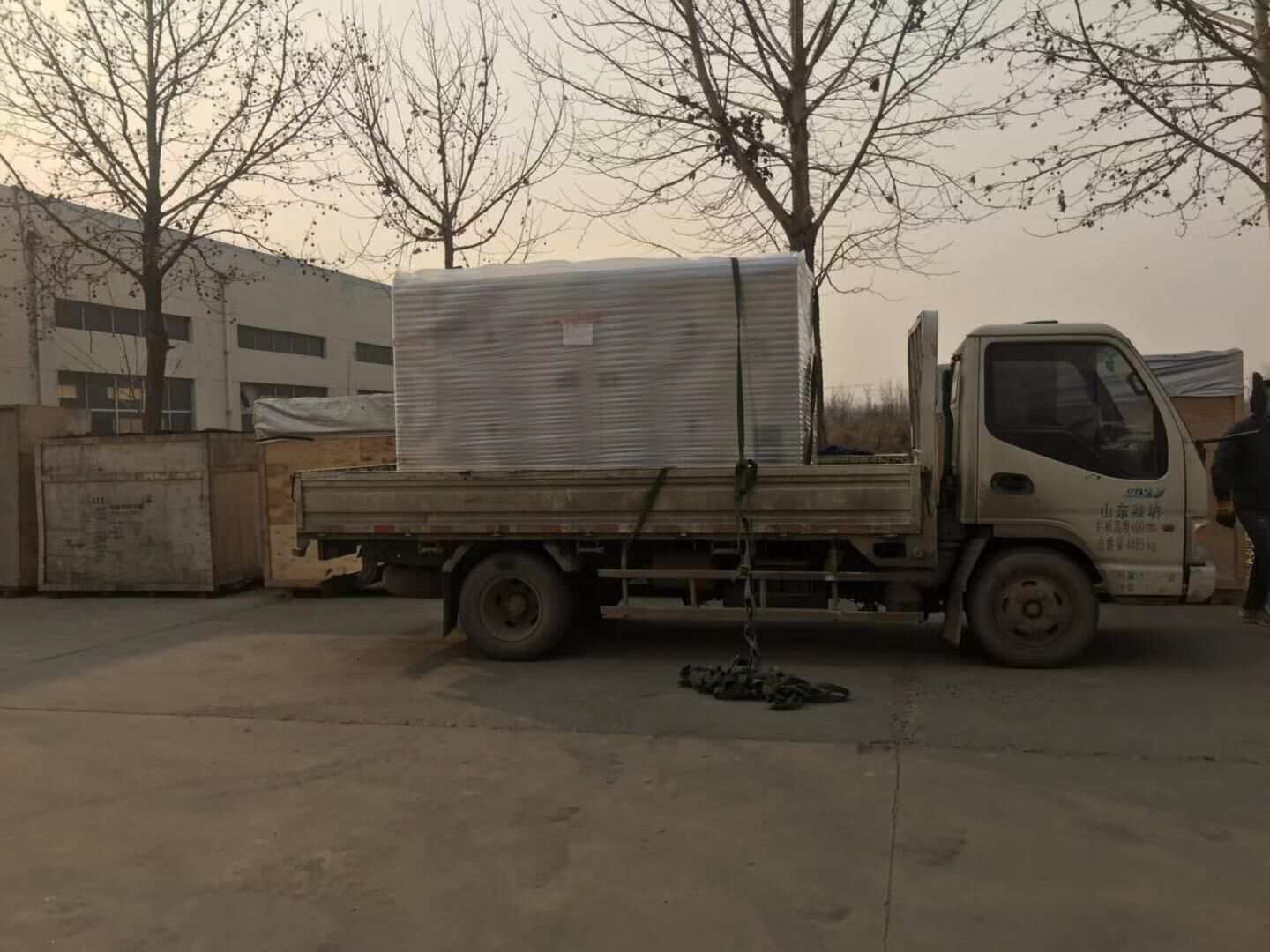 1月2日，江蘇陳先生從華全動(dòng)力采購(gòu)的一臺(tái)35kw靜音箱柴油發(fā)電機(jī)組成功發(fā)往目的地