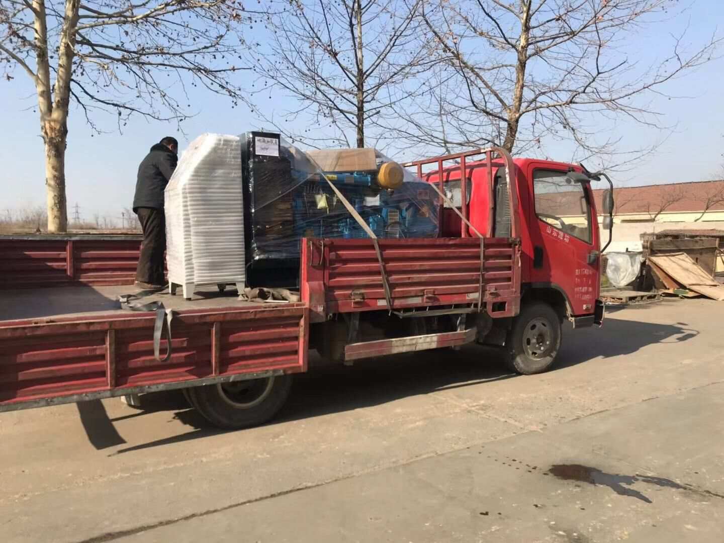 馮先生從華全動力采購的30kw自動化柴油發(fā)電機組于1月22日成功發(fā)往黑龍江