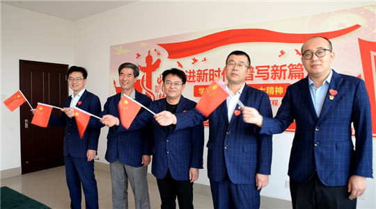 華全黨支部舉辦“獻(xiàn)禮祖國(guó)70華誕”活動(dòng),歌唱《我和我的祖國(guó)》